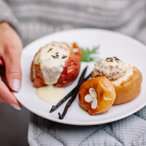 leckerer Bratapfel mit Vanillesauce