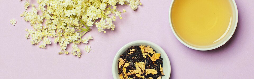 Aromatisiert mit Jasmin- und Holunderblüten. Jasmintee von Tree of Tea.