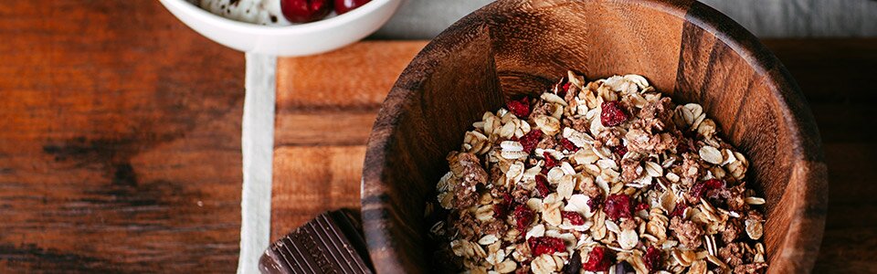 Schoko Granola mit Kirschen