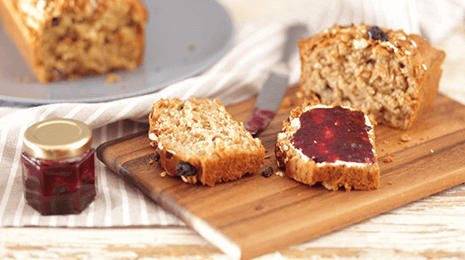 Brot backen mit dem Cranberry-Pistazie-Granola