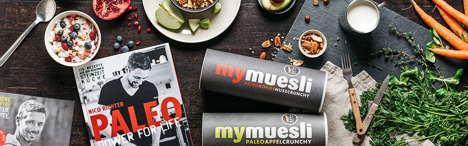 Paleo Ernährung zum Frühstück mit guten Zutaten wie Früchten und Nüssen