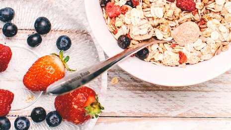 Klassisches Beeren-Müsli mit Chia-Samen