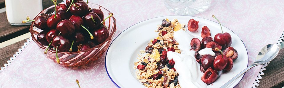 Müsli mit Kirschen