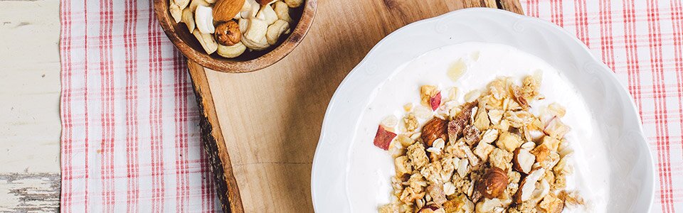 Müsli mit Honig und Nüssen